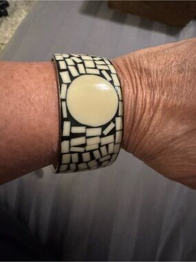 Chicos Black and Cream Mosaic Bangle Smart Bracelet